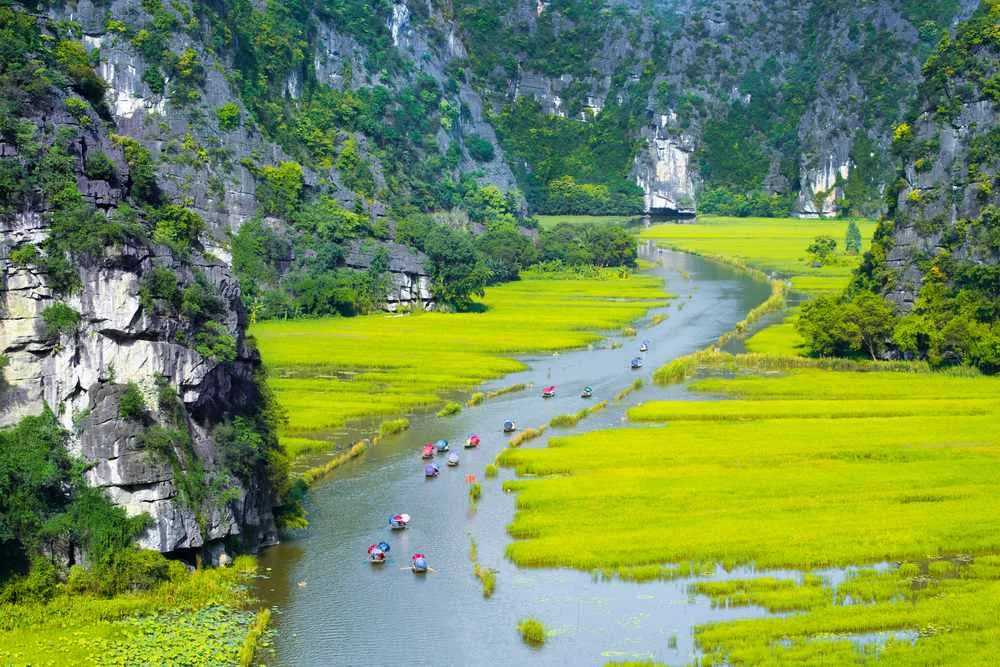 Ninh Binh, il complesso UNESCO tra fiumi e rocce carsiche